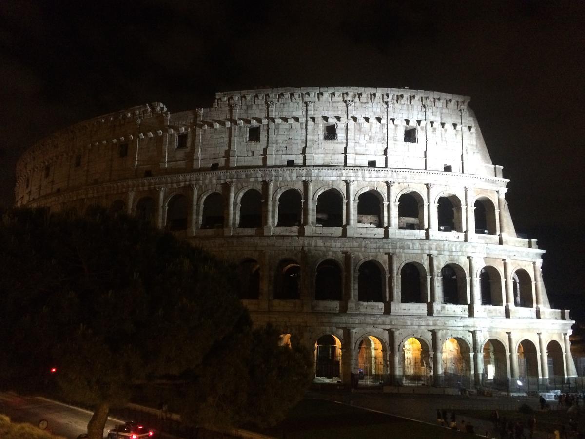 مبيت وإفطار روما Alloggio Turistico Al Colosseo المظهر الخارجي الصورة